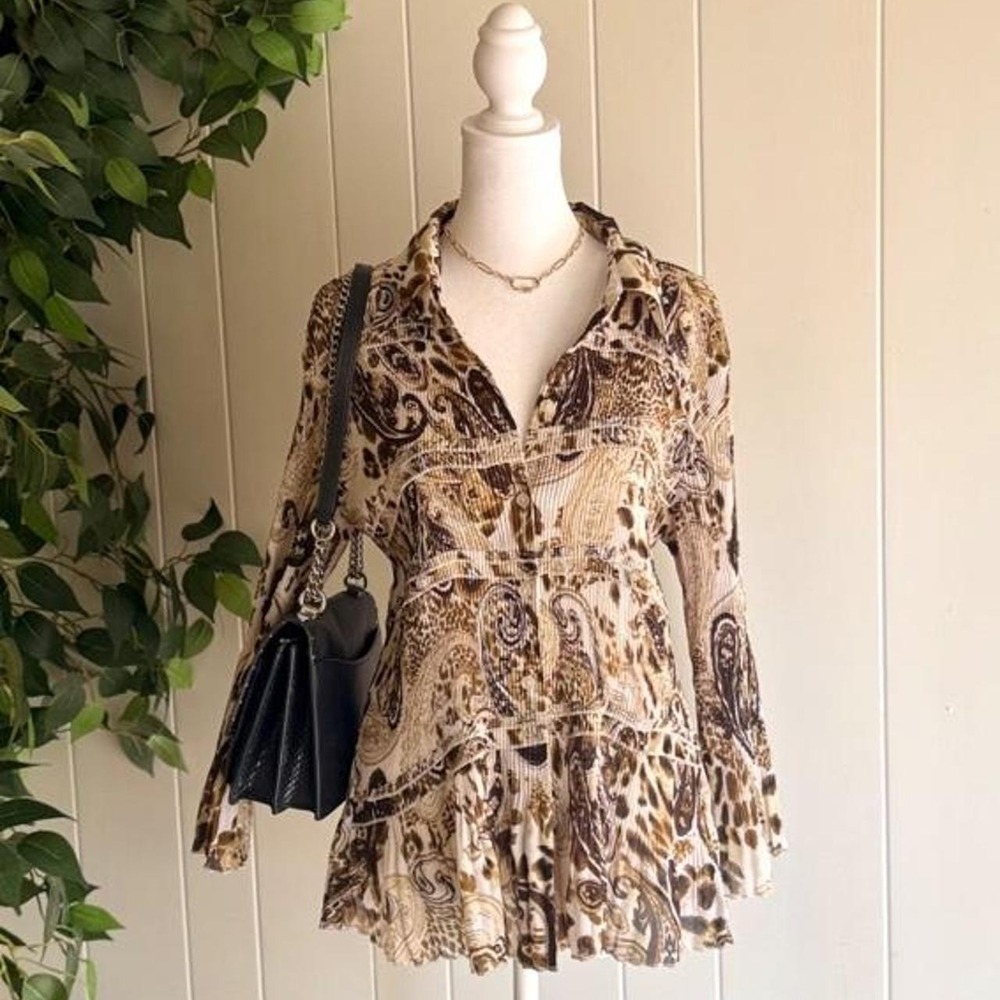 Essentials By Milano Paisley Ruffle Hem Bell Sleeves Button Up Top Size Large